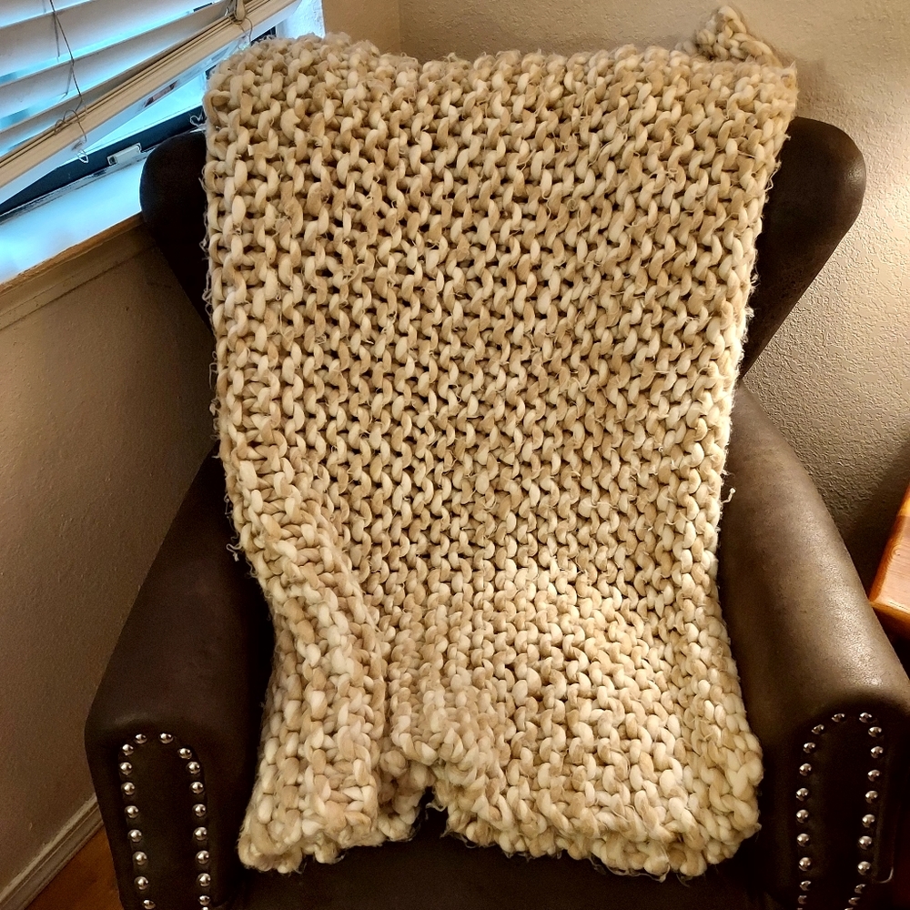 Pottery Barn Knotted Blanket VGUC Condition